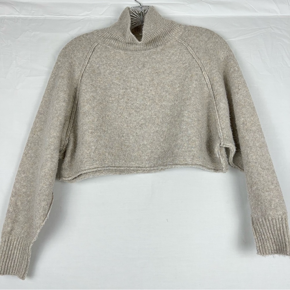 URBAN OUTFITTERS • Mock Neck Cropped Long Sleeve Sweater Size XS